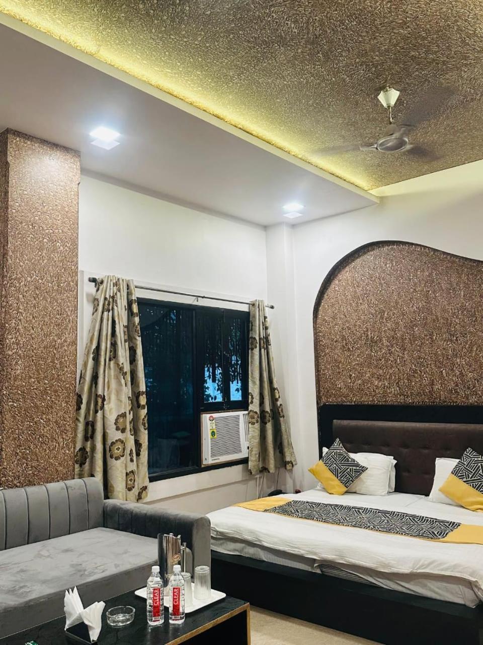 Hotel Deva Inn Varanasi Eksteriør billede