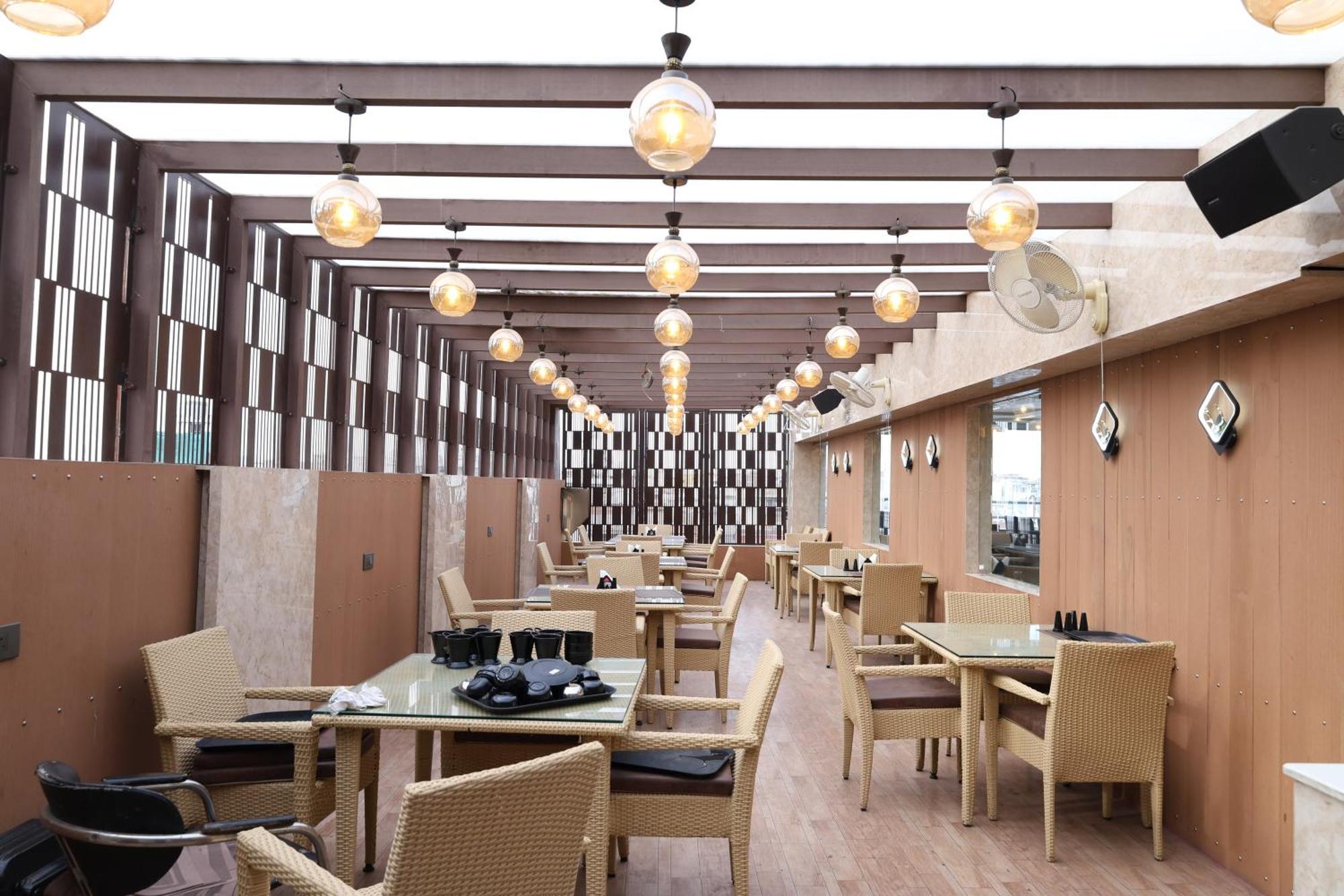 Hotel Deva Inn Varanasi Eksteriør billede